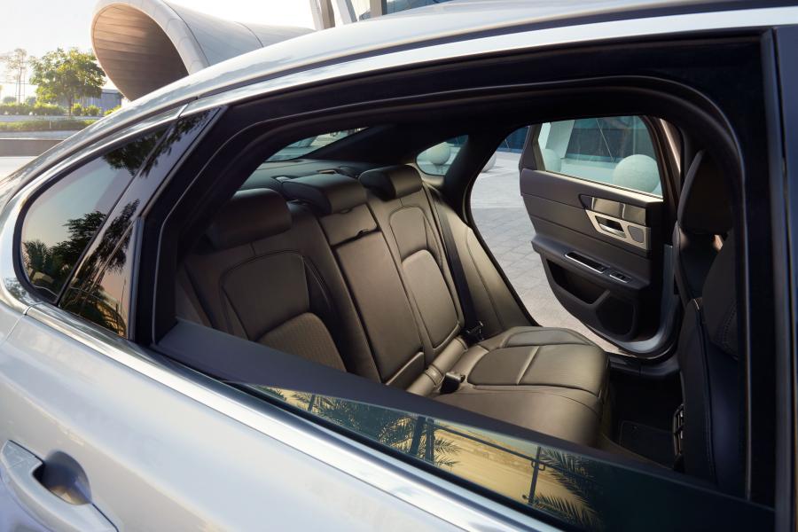  Jaguar XF Prestige 2015 года  (фото 7 из 13)